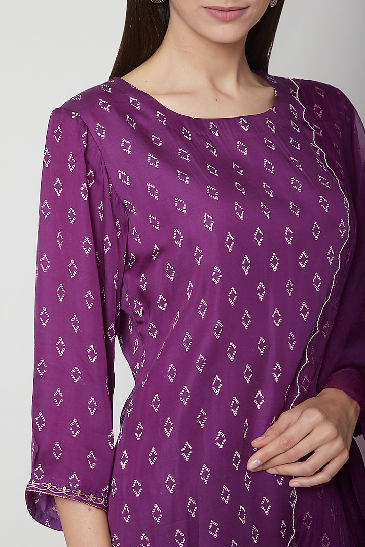 Violet Aari Embroidered Kurta Set by Ruchira Nangalia at Pernia's Pop Up Shop