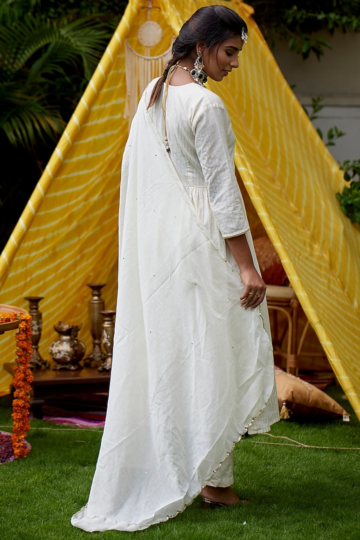 Ivory Hand Embroidered Anarkali Set With Potli by Ruchira Nangalia at Pernia's Pop Up Shop