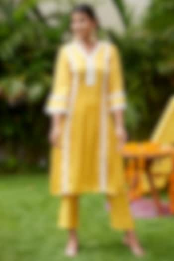 Yellow Bandhani Printed Lucknowi Kurta Set by Ruchira Nangalia at Pernia's Pop Up Shop