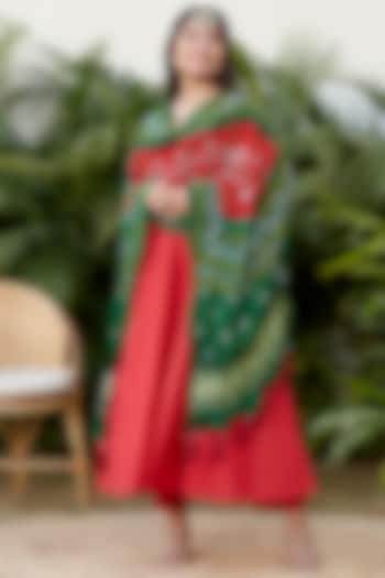 Emerald Green & Red Hand-Dyed Bandhani Dupatta by Ruchira Nangalia at Pernia's Pop Up Shop