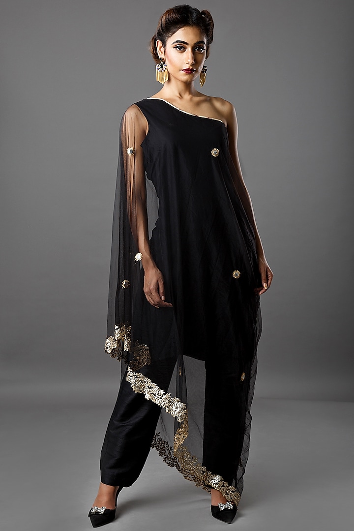 Black Embroidered Kaftan Set by Ruchira Nangalia at Pernia's Pop Up Shop