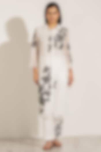 White Dhaka Linen Floral Printed Tunic Set by Ranna Gill at Pernia's Pop Up Shop