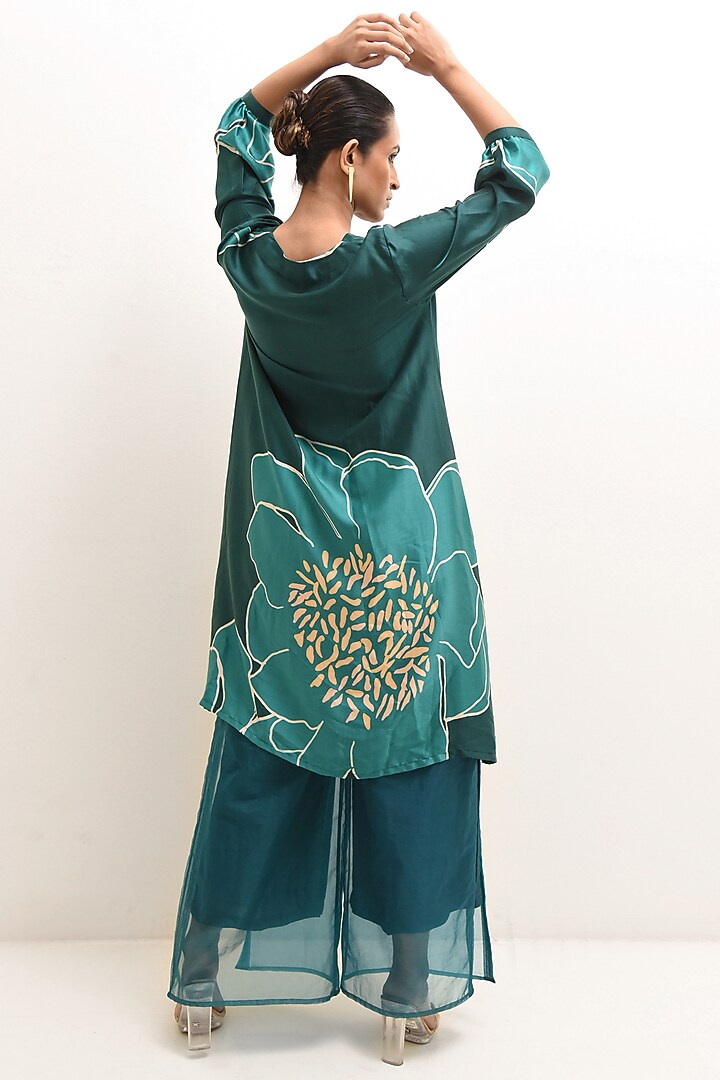 Green Modal Satin Floral Printed Kurta Set by Rimi Nayak at Pernia's Pop Up Shop