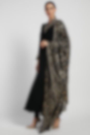 Black Kurta Set With Dupatta by Rabani & Rakha at Pernia's Pop Up Shop