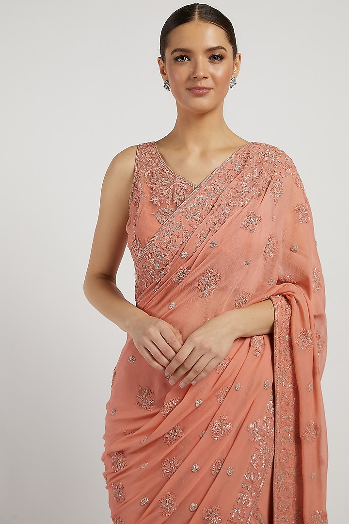 Onion Pink Hand Embroidered Reception Saree Set by Rabani & Rakha at Pernia's Pop Up Shop