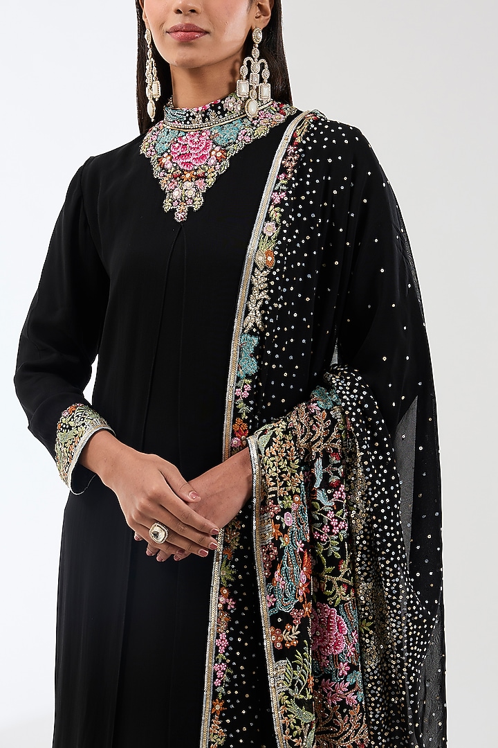 Black Georgette Resham & Sequins Embroidered Kurta Set by Rabani & Rakha at Pernia's Pop Up Shop