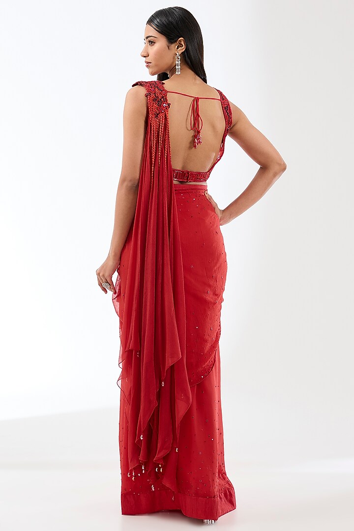 Red Chiffon Hand Embroidered Pre-Stitched Reception Saree Set by Rabani & Rakha at Pernia's Pop Up Shop