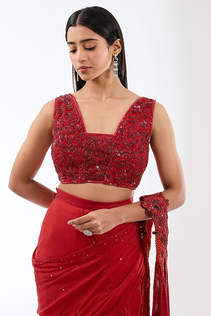 Red Chiffon Hand Embroidered Pre-Stitched Reception Saree Set by Rabani & Rakha at Pernia's Pop Up Shop