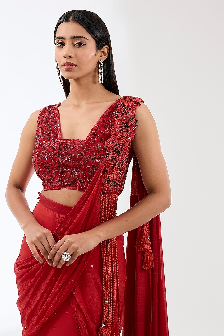 Red Chiffon Hand Embroidered Pre-Stitched Reception Saree Set by Rabani & Rakha at Pernia's Pop Up Shop
