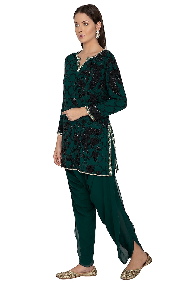 Green Embroidered Kurti With Tulip Pants by Rabani & Rakha at Pernia's Pop Up Shop