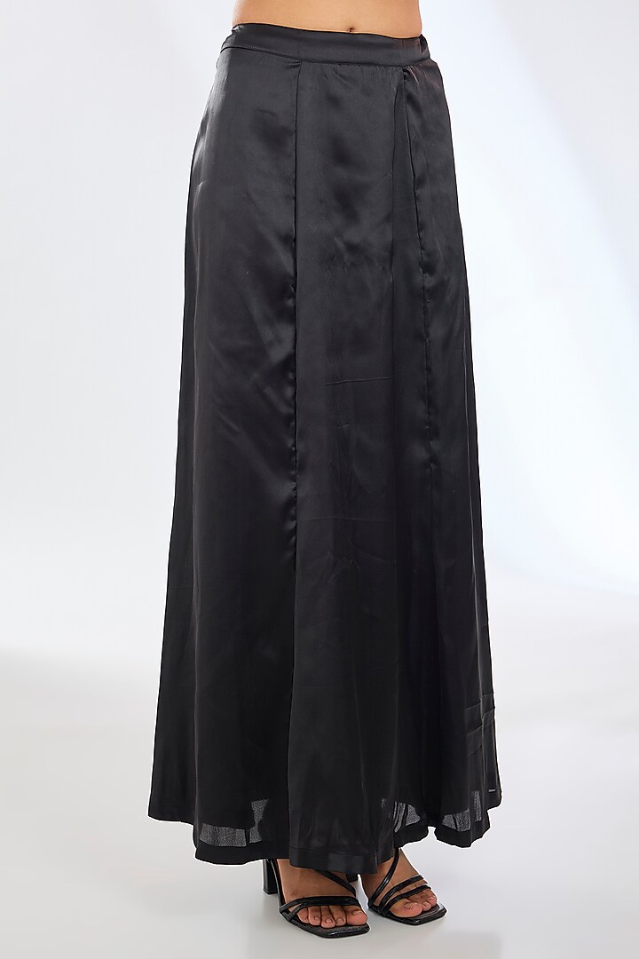 Black Georgette Sequins Hand Embroidered Reception Saree Set by Rabani & Rakha at Pernia's Pop Up Shop