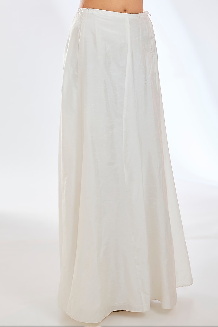 Ivory Georgette Thread Embroidered Pre-Stitched Reception Saree Set by Rabani & Rakha at Pernia's Pop Up Shop