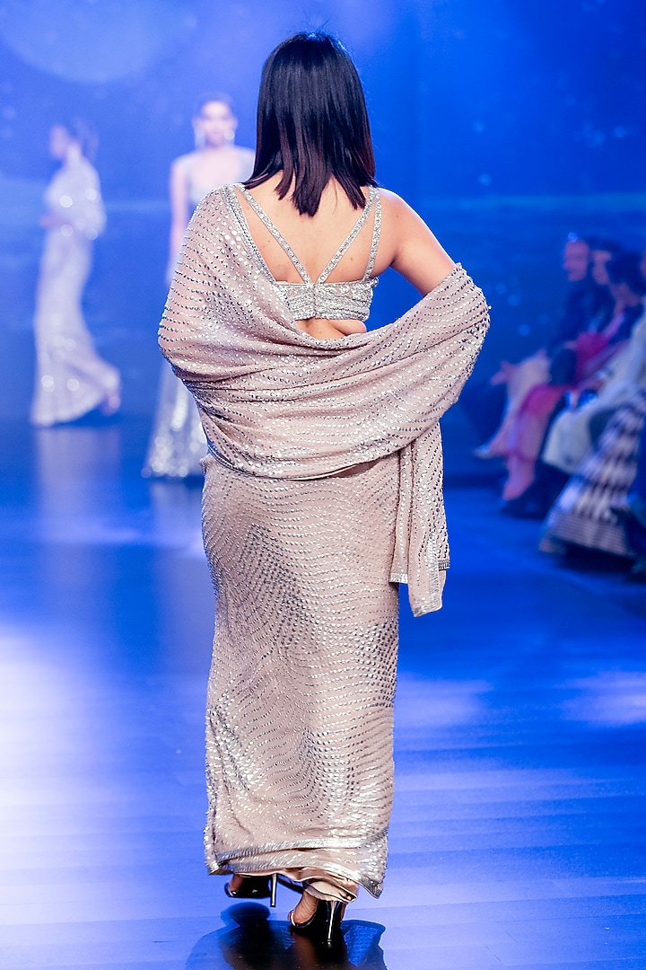 Silver Grey Foil Shimmer Georgette Hand Embroidered Reception Saree Set by Rabani & Rakha at Pernia's Pop Up Shop