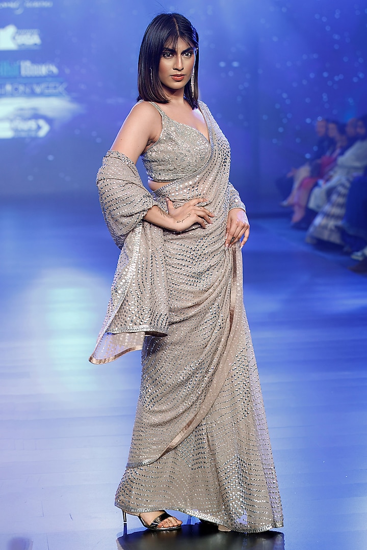 Silver Grey Foil Shimmer Georgette Hand Embroidered Reception Saree Set by Rabani & Rakha at Pernia's Pop Up Shop
