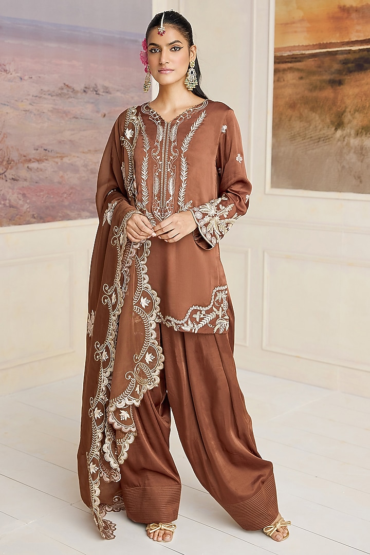 Coco-Colored Modal Satin Thread Work Kurta Set by RINESSA at Pernia's Pop Up Shop