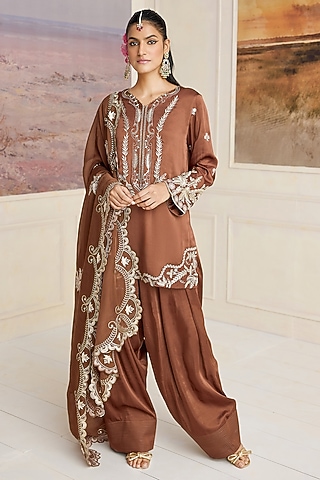 Coco-Colored Modal Satin Thread Work Kurta Set by RINESSA