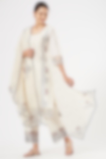 Ivory Threadwork-Embroidered Kurta Set by Rajat & shradda