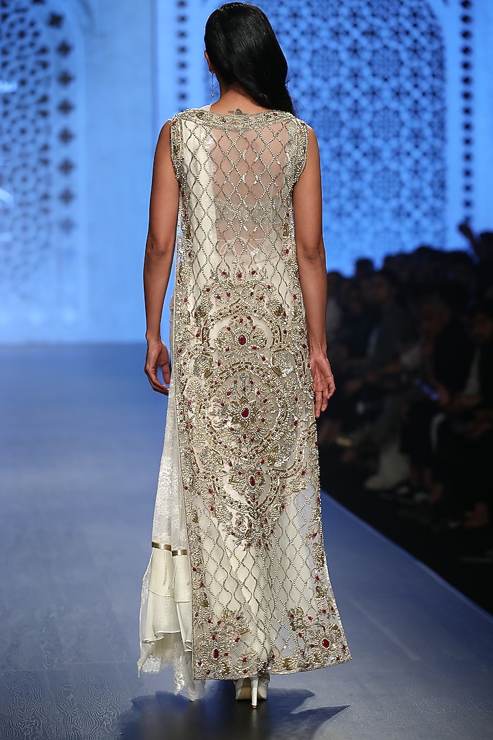 Ivory Embroidered Pre-Stitched Reception Saree Set with Cape & Belt by Rabani & Rakha at Pernia's Pop Up Shop