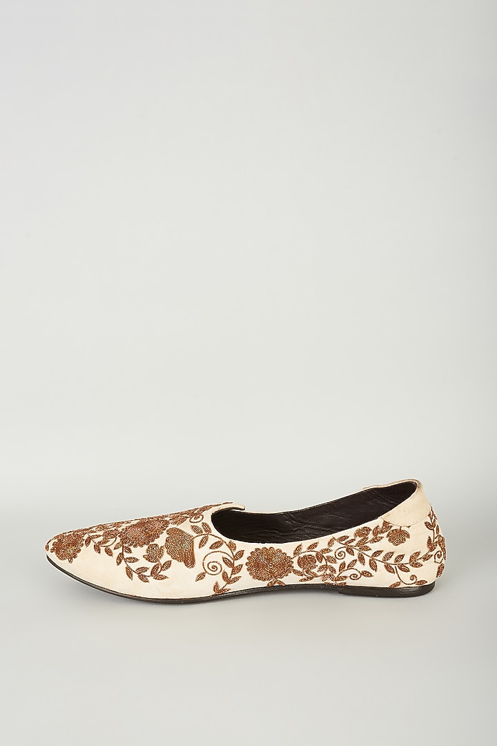 Ivory Leather Embellished Mojaris by ROHAN ARORA at Pernia's Pop Up Shop