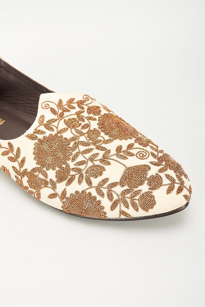 Ivory Leather Embellished Mojaris by ROHAN ARORA at Pernia's Pop Up Shop
