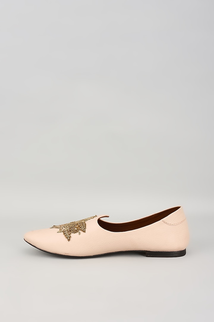 Ivory Leather Zardosi Embroidered Mojris by ROHAN ARORA at Pernia's Pop Up Shop