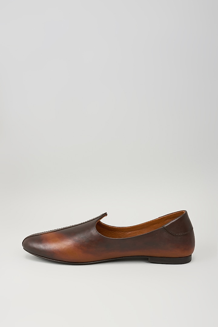 Tan Leather Mojris by ROHAN ARORA at Pernia's Pop Up Shop