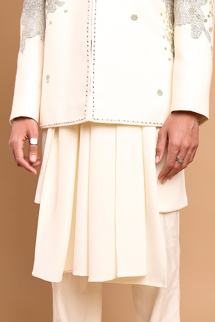 Off-White Cotton Crepe Rayon Floral Handwork Jodhpuri Set by Rohit Doshi at Pernia's Pop Up Shop