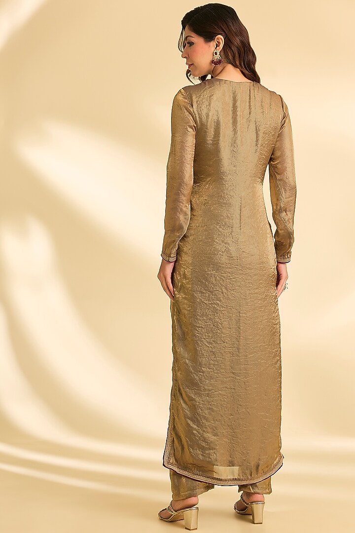 Gold Shimmer Wrinkled Tissue Crepe Embroidered Kurta Set by Roohbab at Pernia's Pop Up Shop