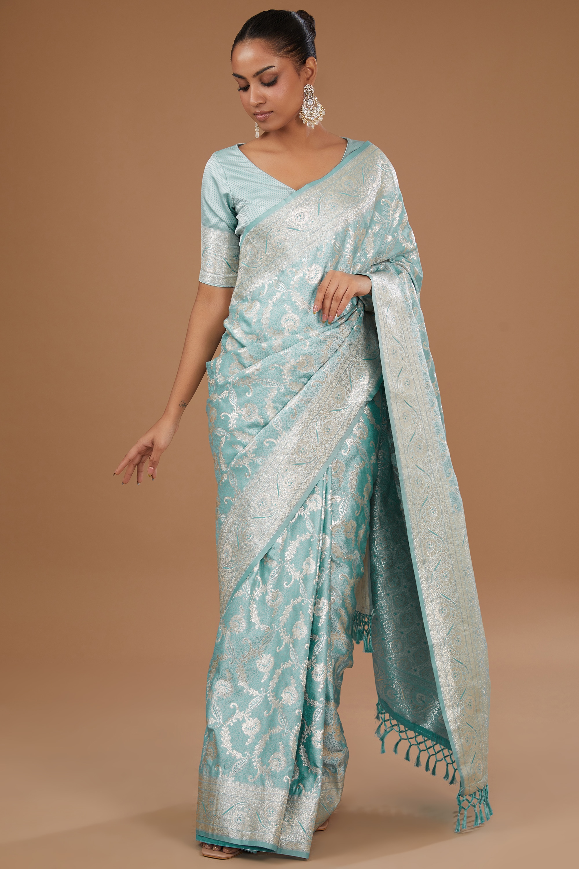 BEAUTIFUL RICH PALLU AND JACQUARD BORDER silver WORK ON ALL OVER THE SAREE