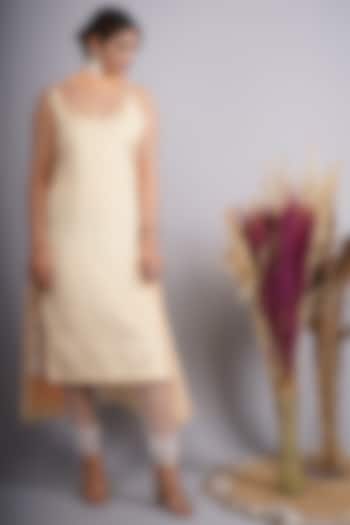 Yellow Printed Kurta Set by Roohbab at Pernia's Pop Up Shop