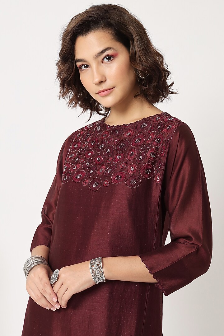 Maroon Silk Cotton Chanderi Hand Embroidered Kurta Set by Rohini Dezines at Pernia's Pop Up Shop