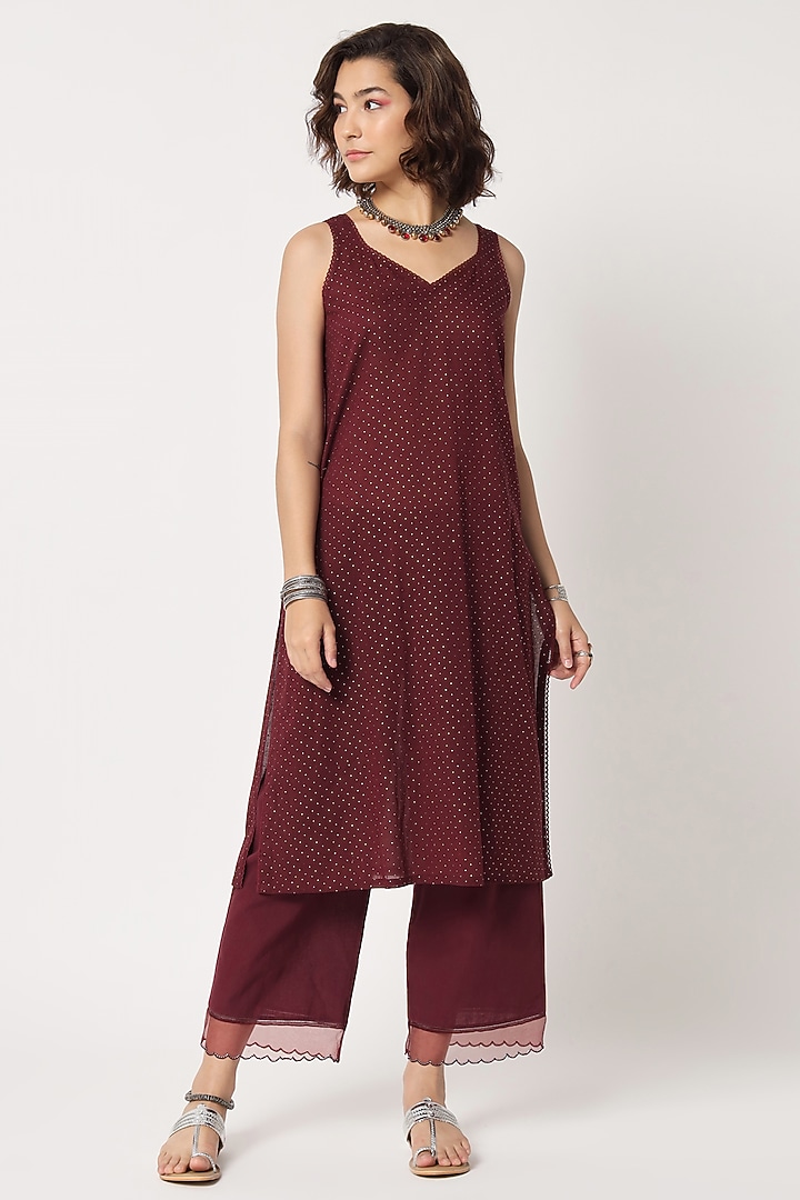 Maroon Silk Cotton Chanderi Hand Embroidered Kurta Set by Rohini Dezines at Pernia's Pop Up Shop