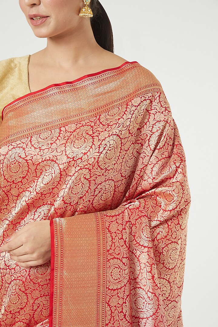 Red Silk Wedding Saree Set by Roliana weaves at Pernia's Pop Up Shop