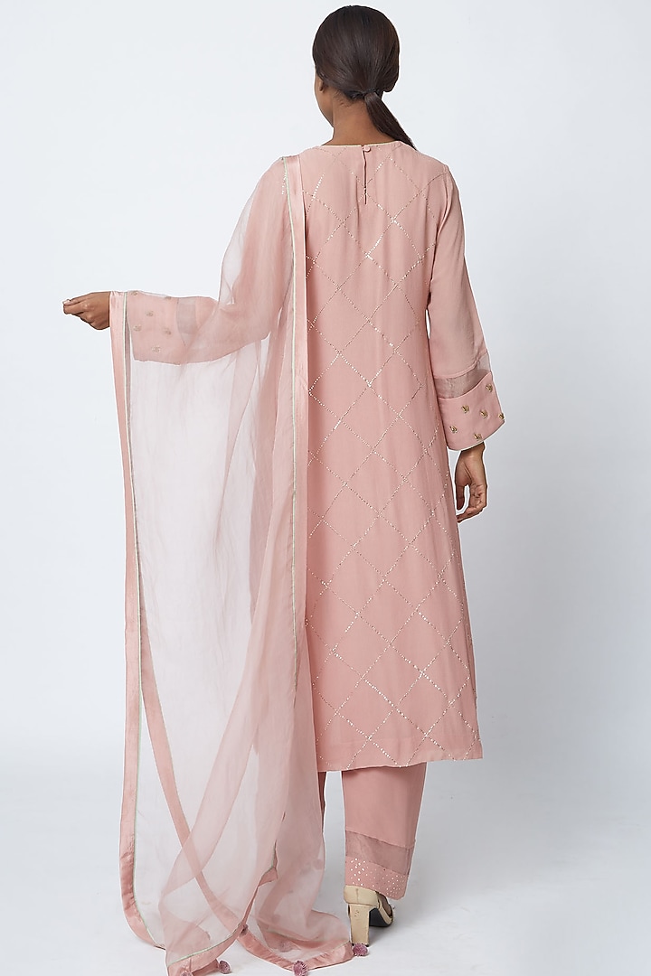 Dusty Pink Hand Embroidered Kurta Set by Romaa at Pernia's Pop Up Shop