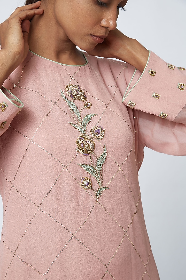 Dusty Pink Hand Embroidered Kurta Set by Romaa at Pernia's Pop Up Shop