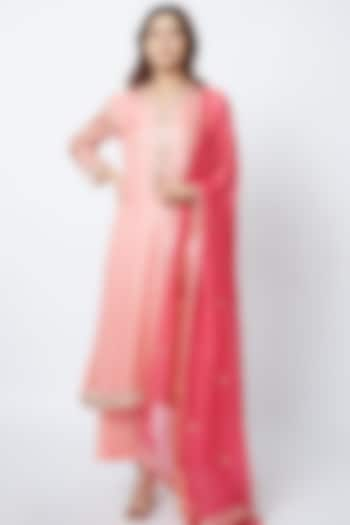 Pink Hand Embroidered Kurta Set by Romaa at Pernia's Pop Up Shop