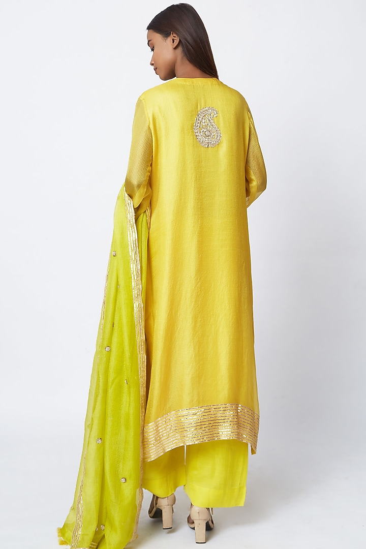 Yellow Hand Embroidered Kurta Set by Romaa at Pernia's Pop Up Shop
