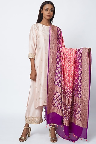 Pink Hand Embroidered Kurta Set by Romaa