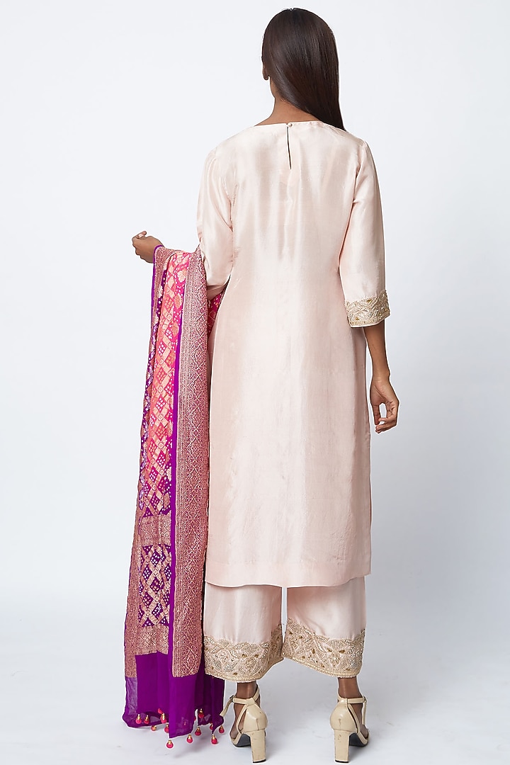 Pink Hand Embroidered Kurta Set by Romaa at Pernia's Pop Up Shop