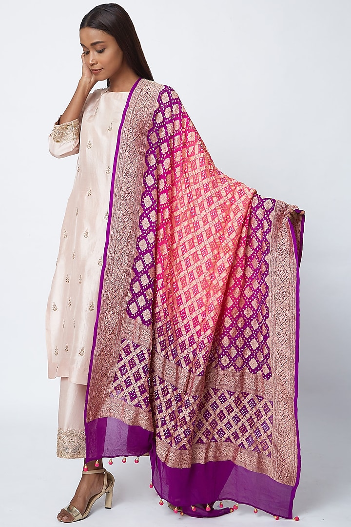 Pink Hand Embroidered Kurta Set by Romaa at Pernia's Pop Up Shop