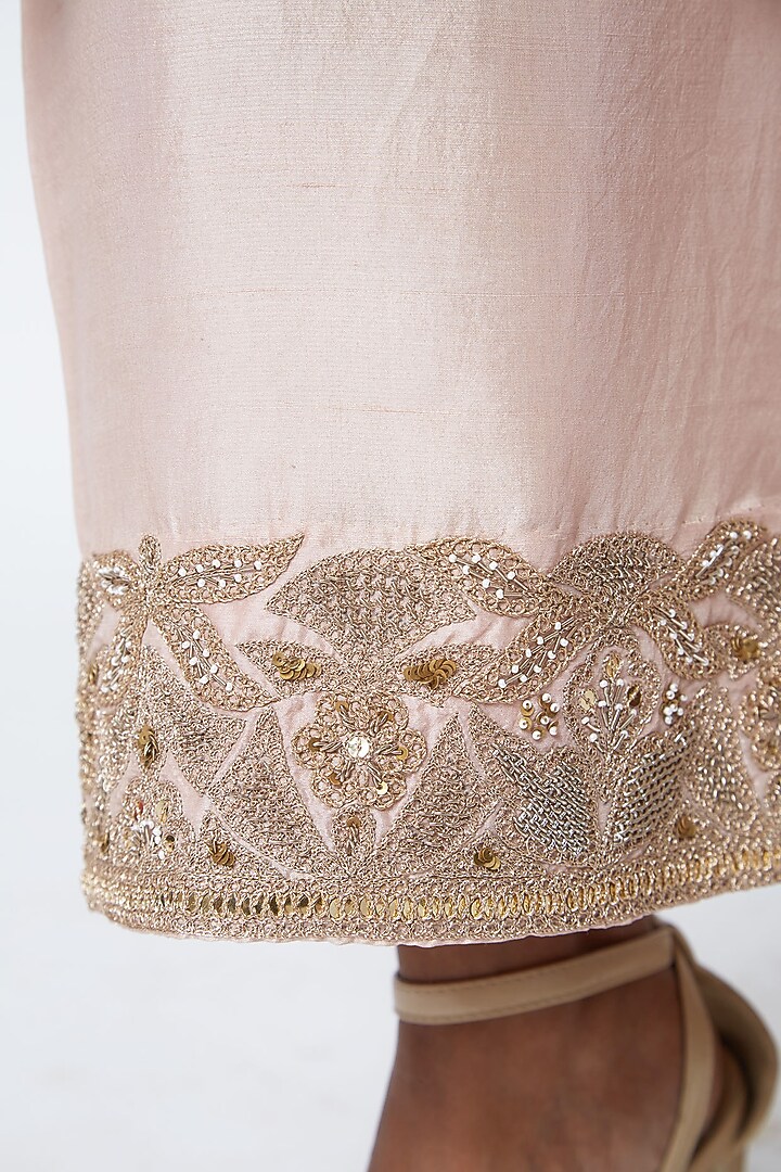 Pink Hand Embroidered Kurta Set by Romaa at Pernia's Pop Up Shop