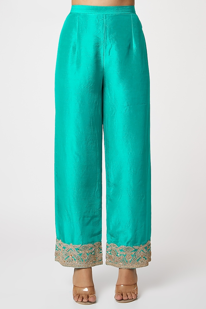 Green Hand Embroidered Kurta Set by Romaa at Pernia's Pop Up Shop