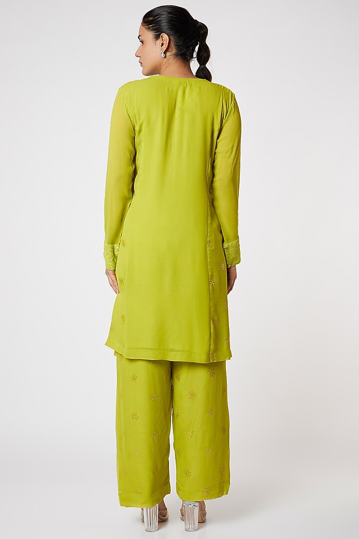 Green Hand Embroidered Kurta Set by Romaa at Pernia's Pop Up Shop