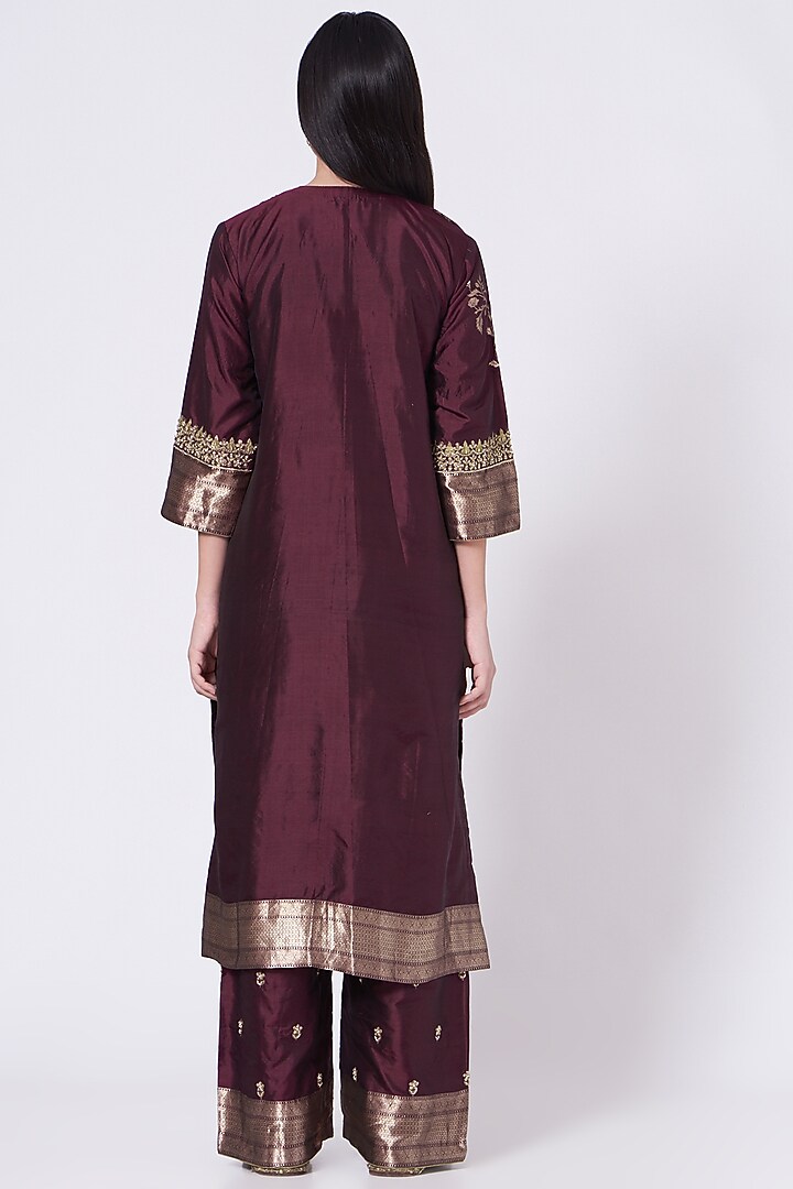 Wine Hand Embroidered Kurta Set by Romaa at Pernia's Pop Up Shop