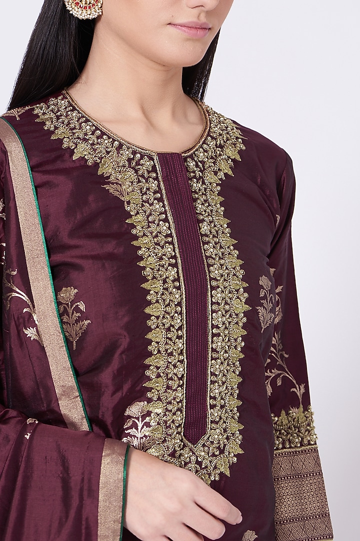 Wine Hand Embroidered Kurta Set by Romaa at Pernia's Pop Up Shop