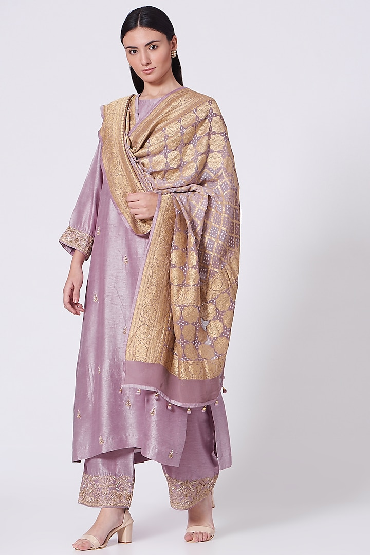 Dusty Lavender Hand Embroidered Kurta Set by Romaa