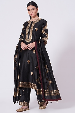 Black Hand Embroidered Kurta Set by Romaa