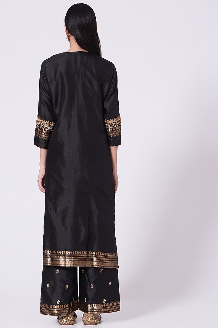 Black Hand Embroidered Kurta Set by Romaa at Pernia's Pop Up Shop