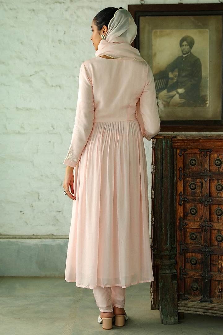 Powder Pink Silk Crepe Resham Embroidered Kurta Set by RoohbyRidhimaa at Pernia's Pop Up Shop