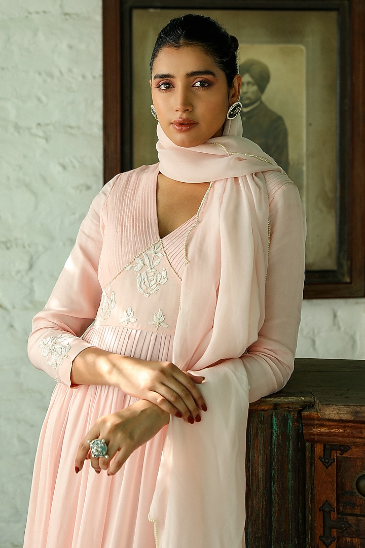 Powder Pink Silk Crepe Resham Embroidered Kurta Set by RoohbyRidhimaa at Pernia's Pop Up Shop